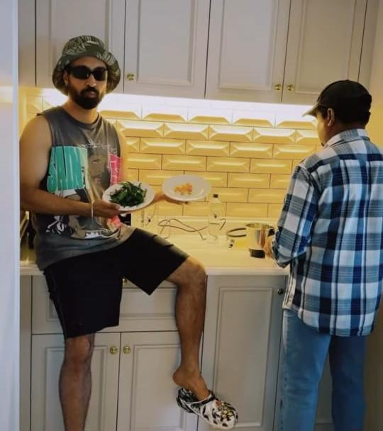 Diljit Dosanjh says 'Yo Chat' as he drops a glimpse of his nutritious meal
