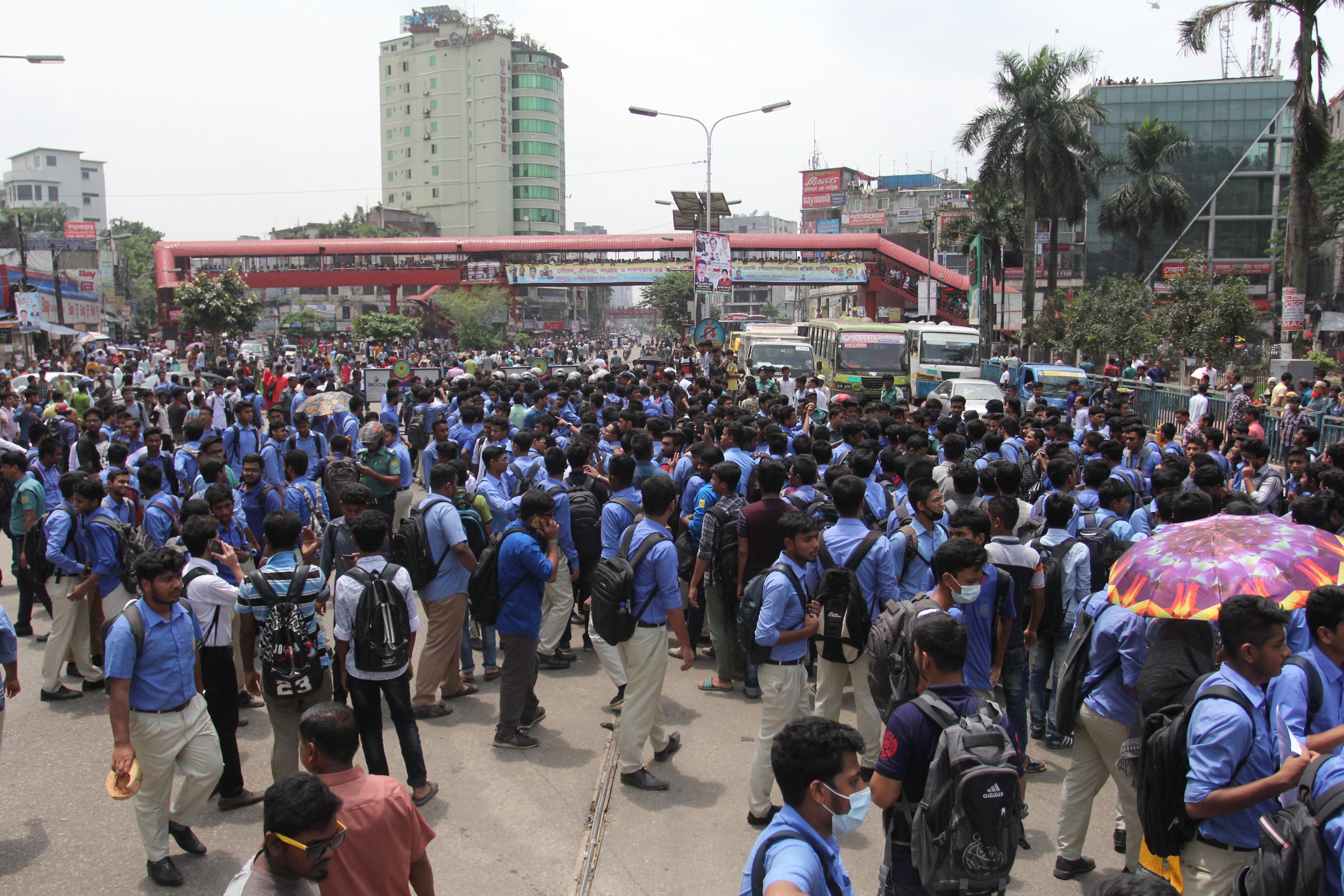 Bangladesh: Over 600 unpaid workers block Dhaka-Mymensingh highway