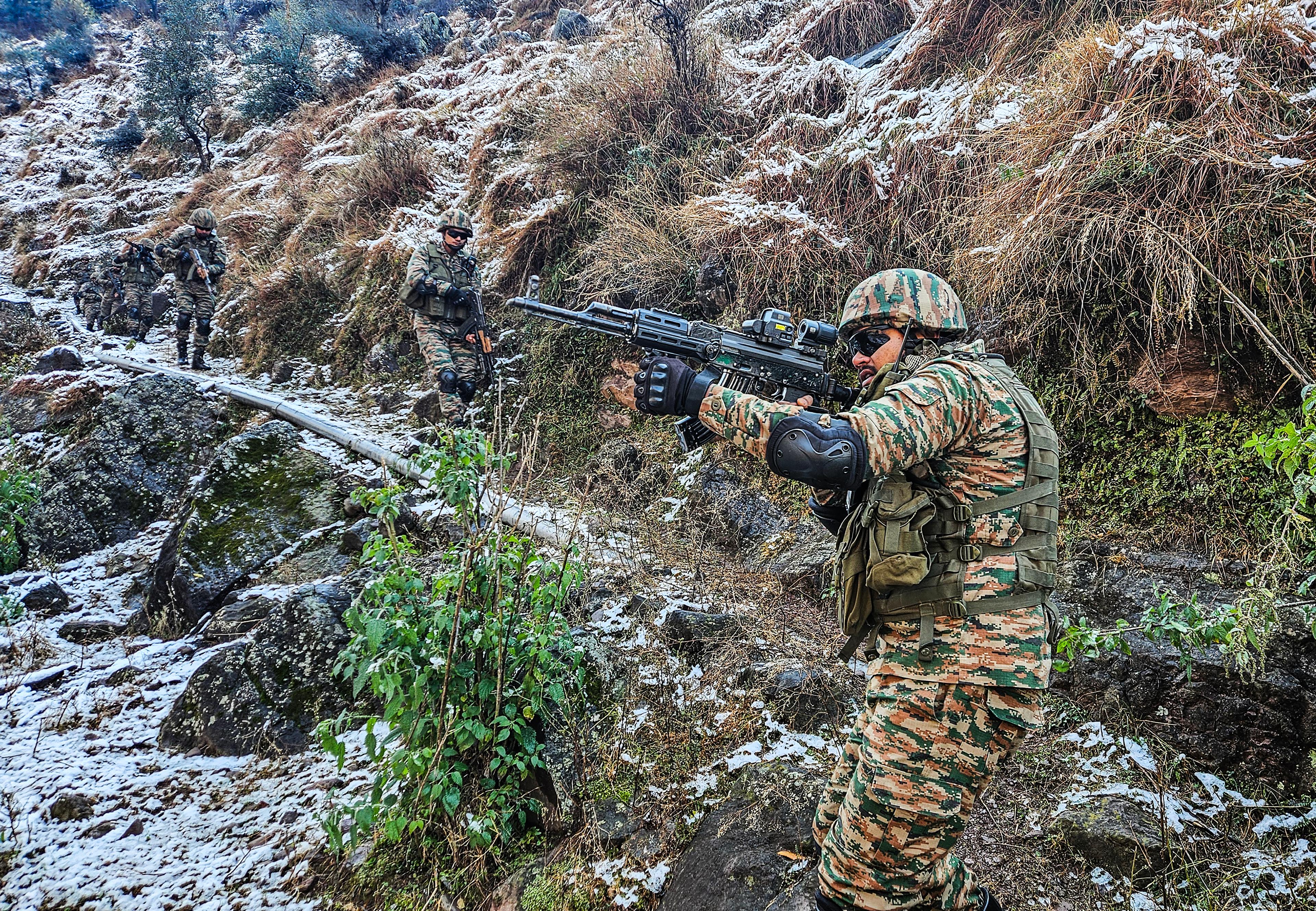Three terrorists, including top JeM commander killed in Kishtwar anti-terrorist operation (2nd Lead)
