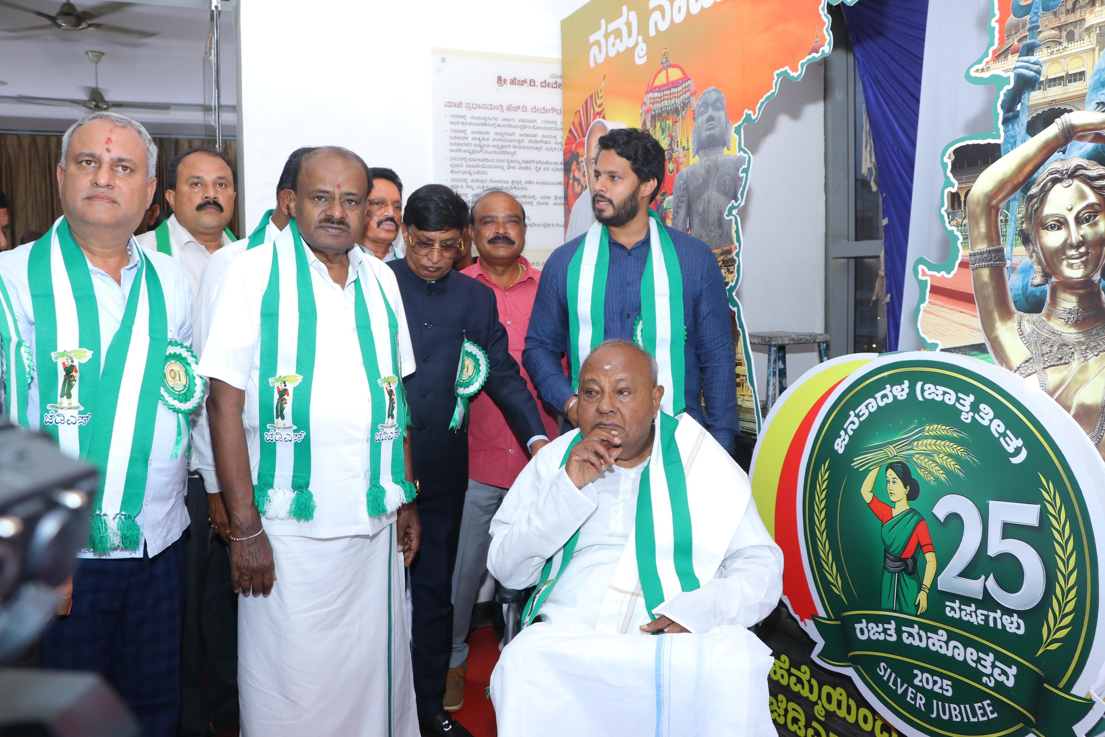 Karnataka: Deve Gowda and Kumaraswamy re-elected as JD (S) chief, State President