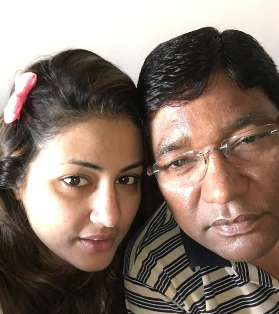 Hina Khan shares an emotional throwback memory when ‘she cried in the arms’ of her late father
