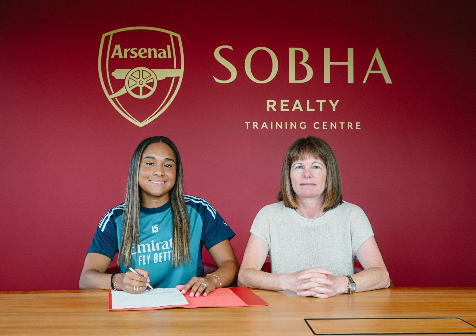 Arsenal sign Olivia Smith for world-record women's transfer fee