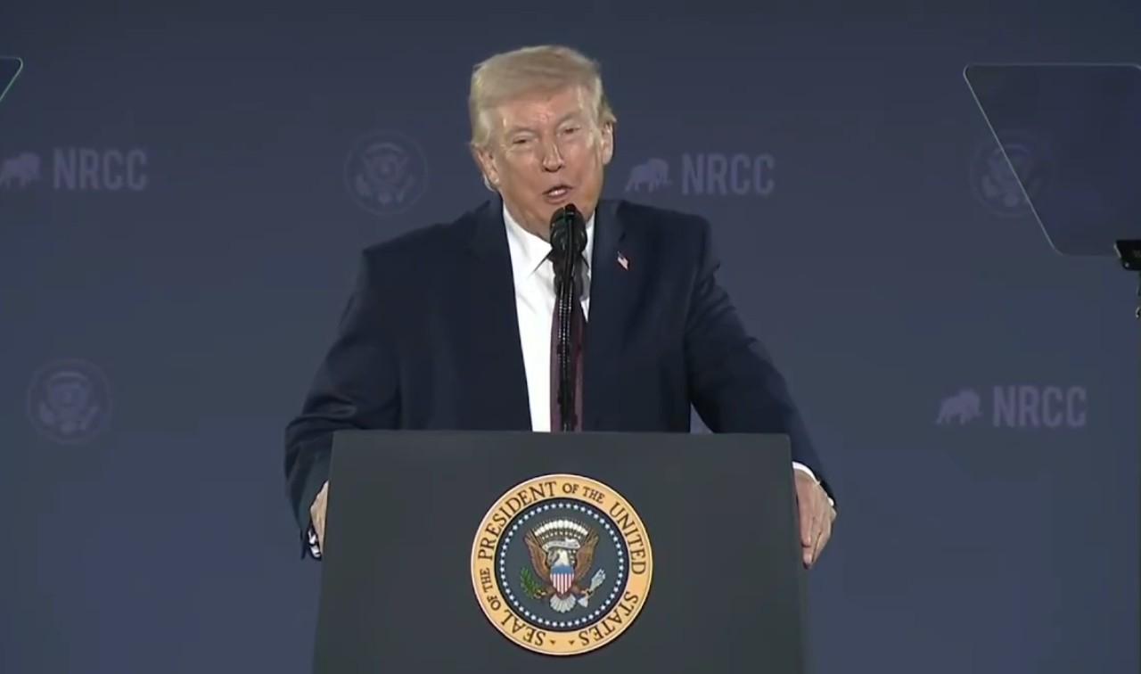 Trump attends top court hearing on citizenship