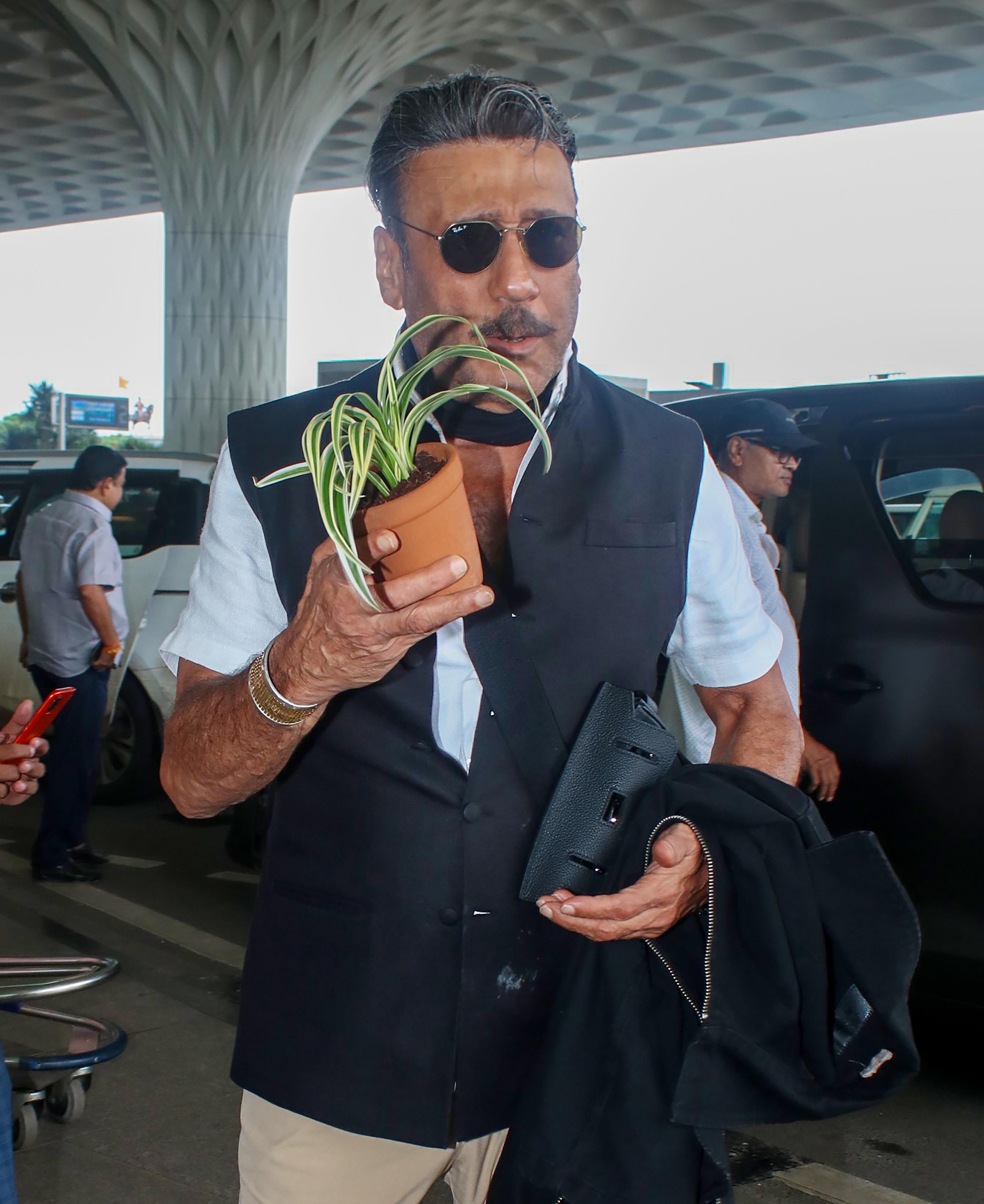 On Shashi Kapoor’s 8th death anniversary, Jackie Shroff pays tribute