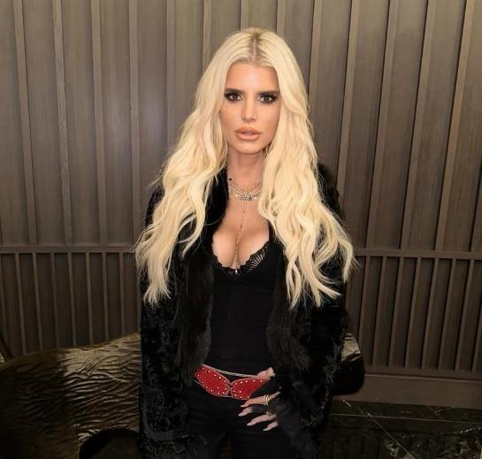Jessica Simpson shares how alcohol silenced her intuition