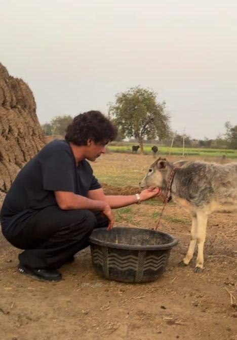 Sunil Grover ends up making some new friends on the highway