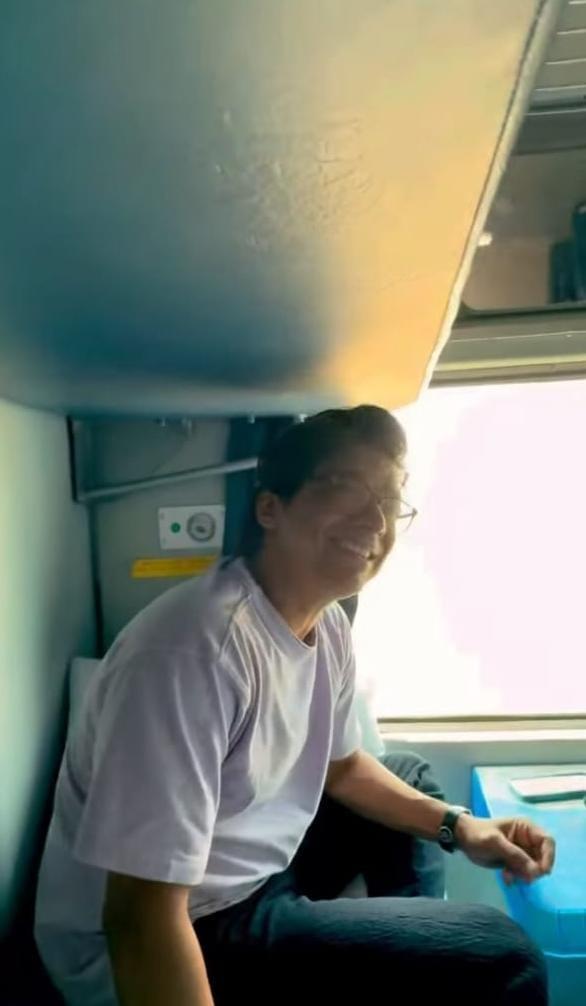 Shaan's train journey turned musical with a beautiful rendition of 'Dil Leke Darde Dil De Gaye'