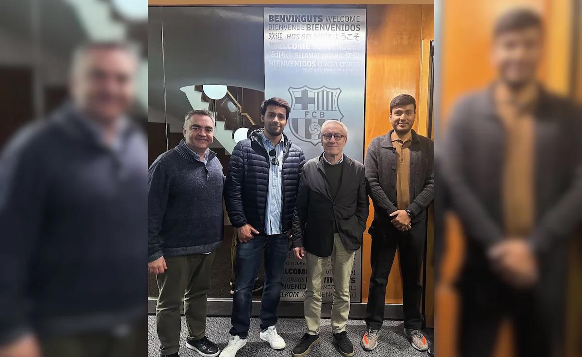 Real Madrid and FC Barcelona football legends