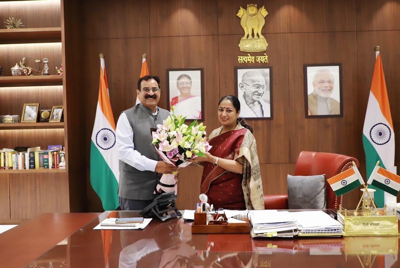 Rekha Gupta, Chief Secretary Rajeev Verma discuss future projects