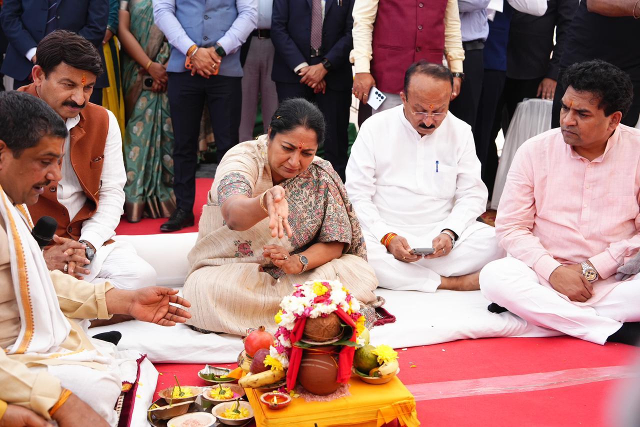 Delhi CM breaks ground for Kendriya Vidyalaya building in Khajuri Khas