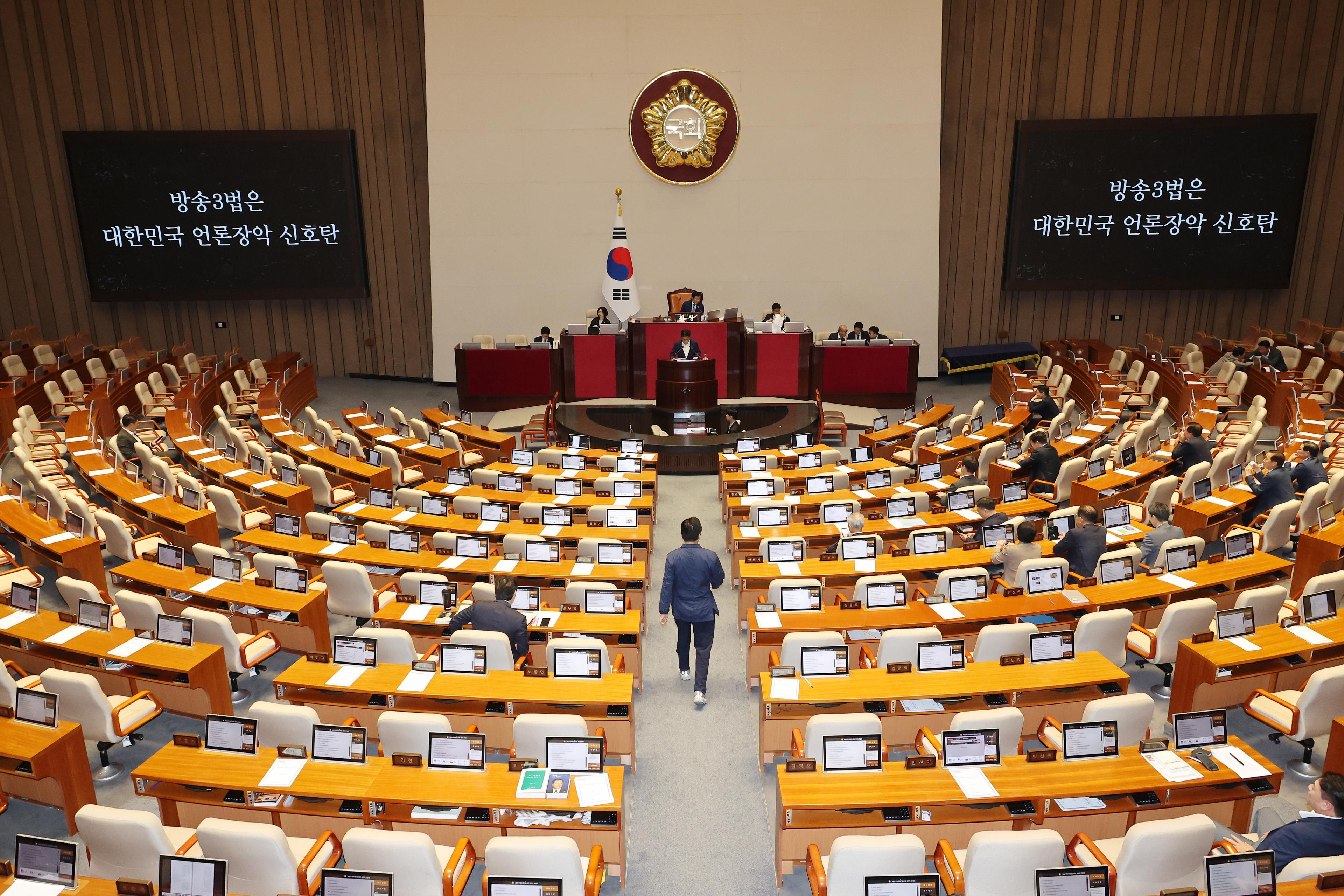 South Korea: National Assembly passes contentious broadcasting bill (Ld)