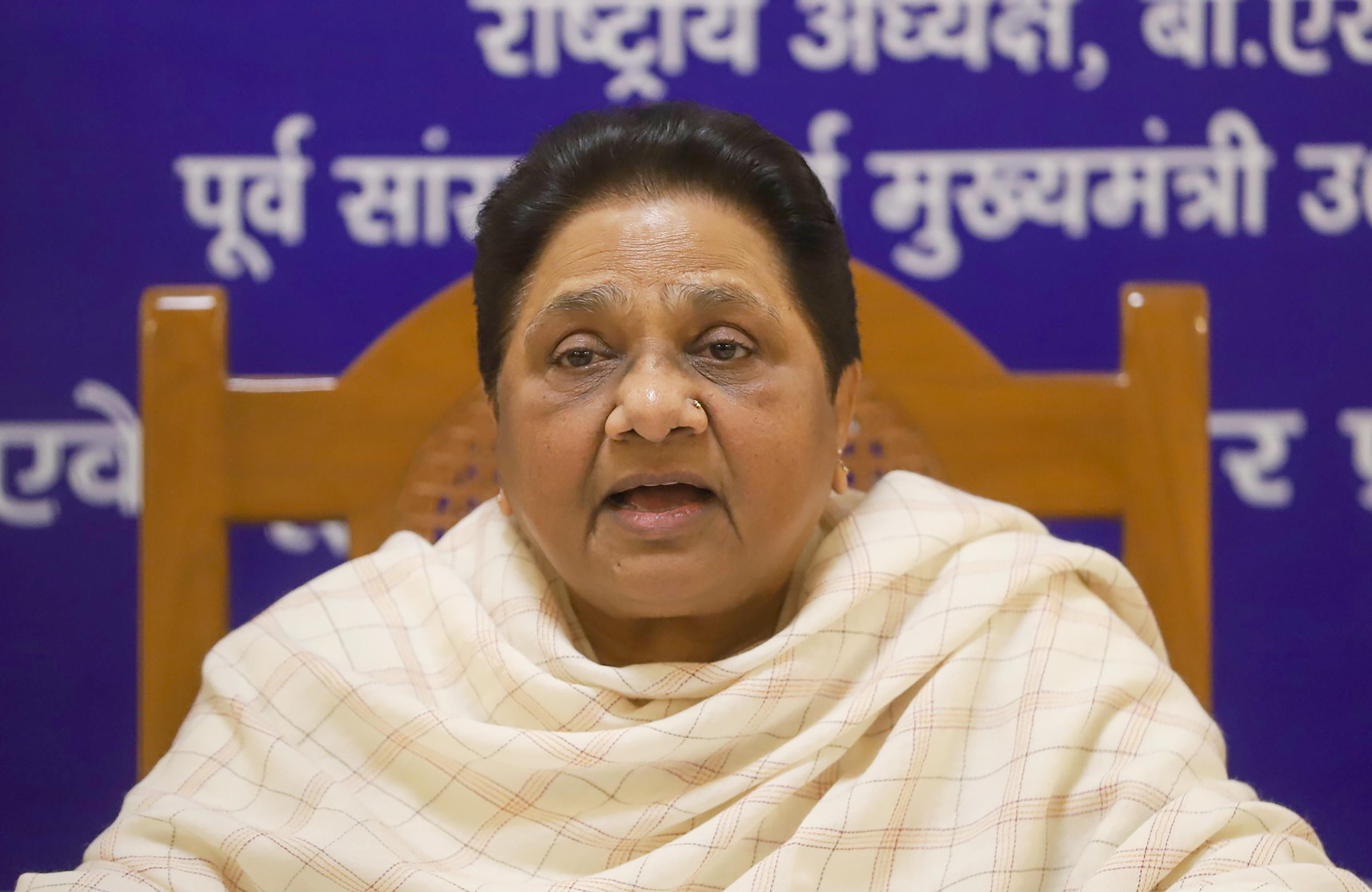 Extremely unfortunate; essential for everyone to respect the post of President: Mayawati