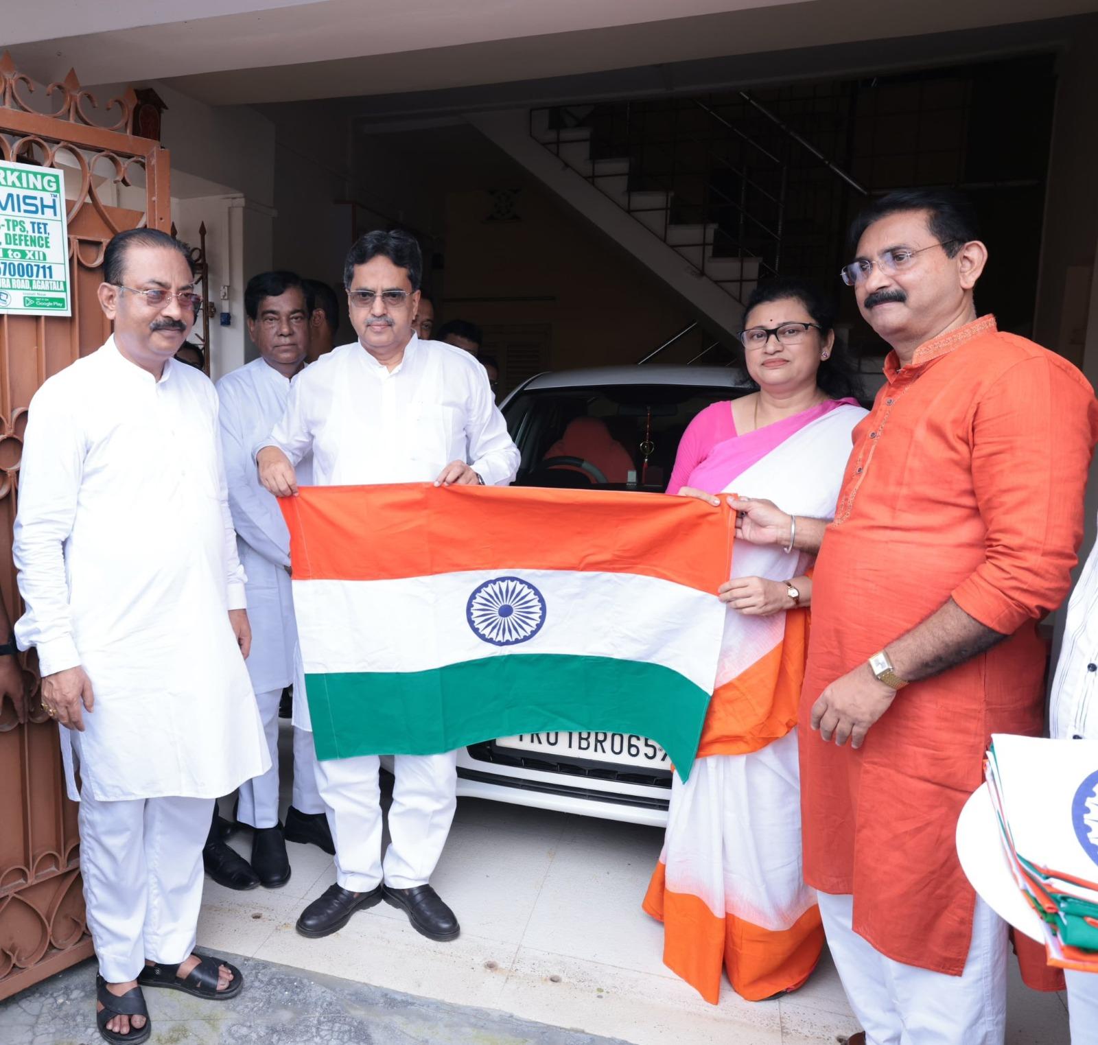 Tripura CM takes part in 'Har Ghar Tiranga' campaign, encourages people to celebrate spirit of Independence