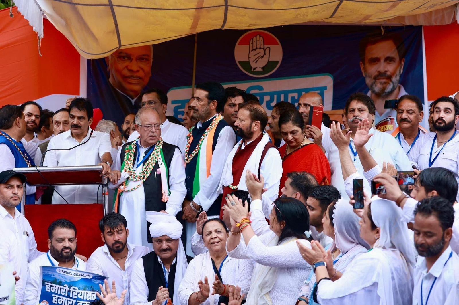 Congress protests at Jantar Mantar for J&K statehood restoration