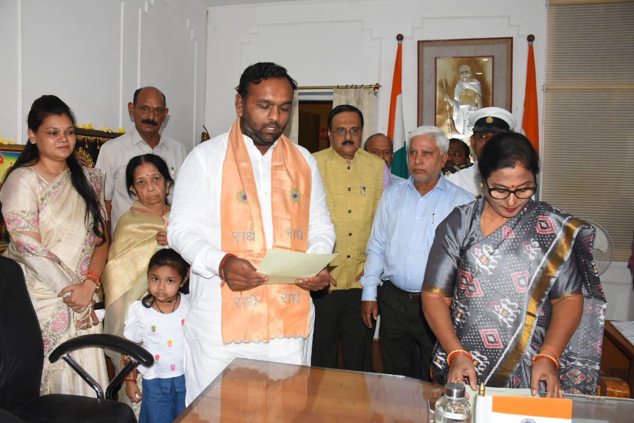 Odisha: Jay Dholakia sworn-in as Nuapada MLA