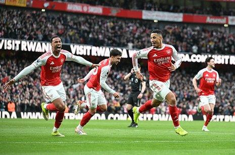Arsenal beat Chelsea to stay 5 points clear in Premier League