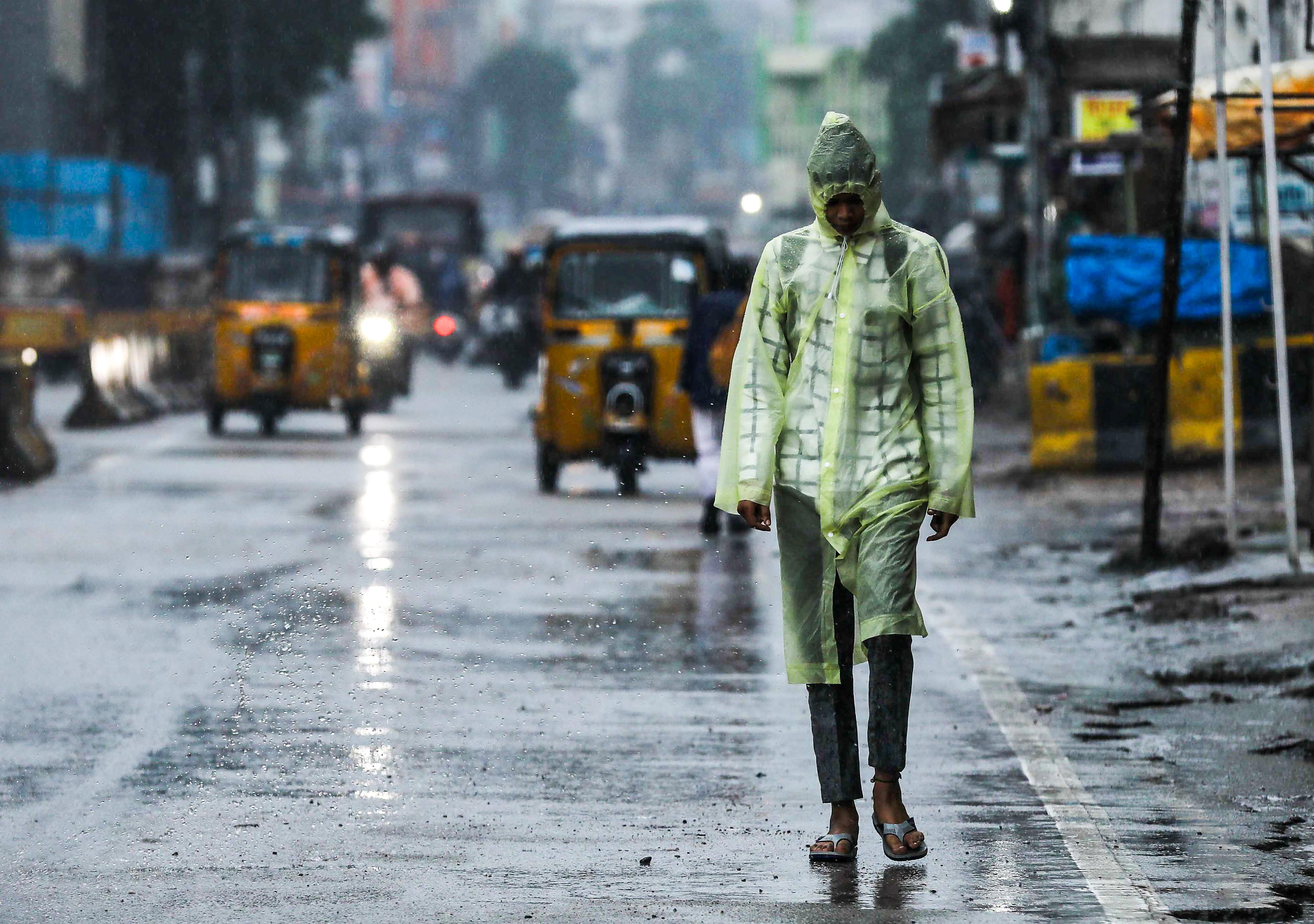 Red Alert issued in Chennai, Tiruvallur as deep depression moves close to coast