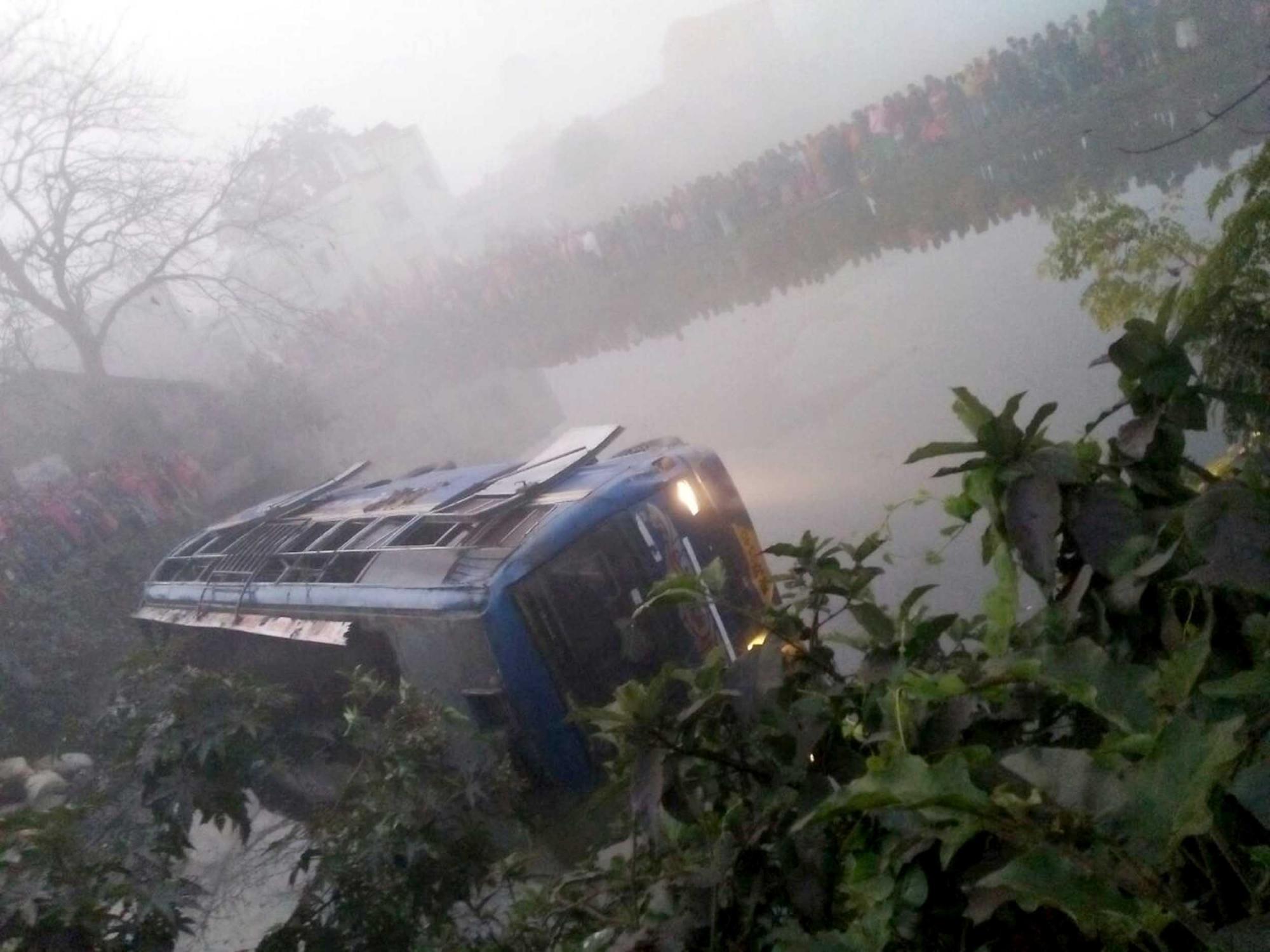 6 injured as bus carrying 70 passengers falls into roadside ditch in Bihar's Supaul