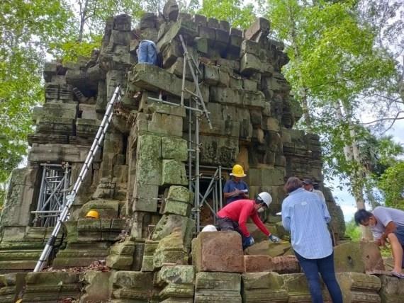 Cambodia: Restoration work on Angkor Wat's Bakan Tower makes significant progress