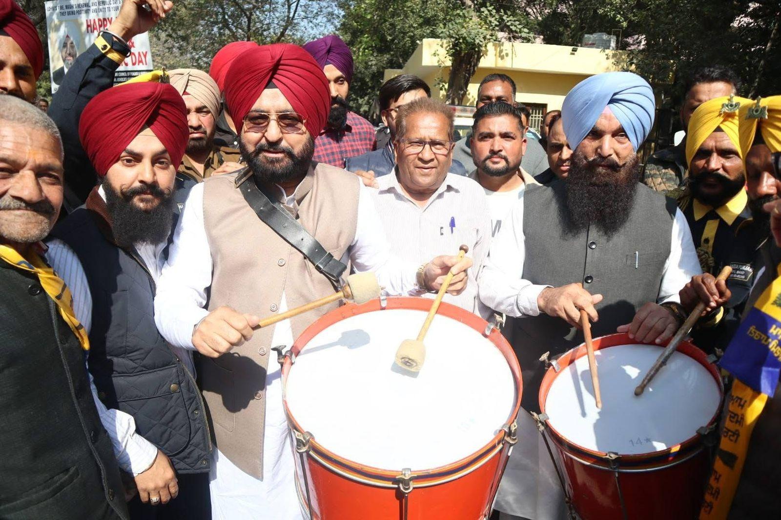 Punjab AAP holds protest against Congress leader Bajwa over casteist remarks