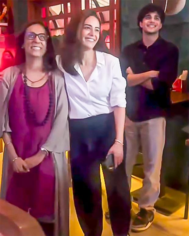 Mona Singh gets nostalgic as "Jassi Jaisi Koi Nahin" title track plays on a larger-than-life projector at her birthday party