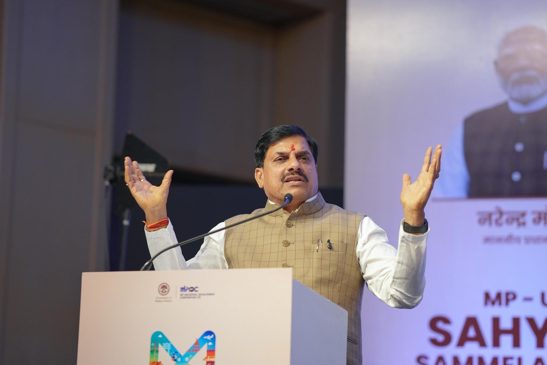 MoU between Kashi Vishwanath and Mahakaleshwar trusts during 'MP-UP Cooperation Conference' in Varanasi