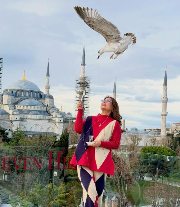Hina Khan soaks in Istanbul mornings with birds, breakfast and history