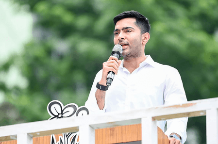 Abhishek Banerjee directs Trinamool workers to chant 'Jai Bangla' slogan before BJP leaders