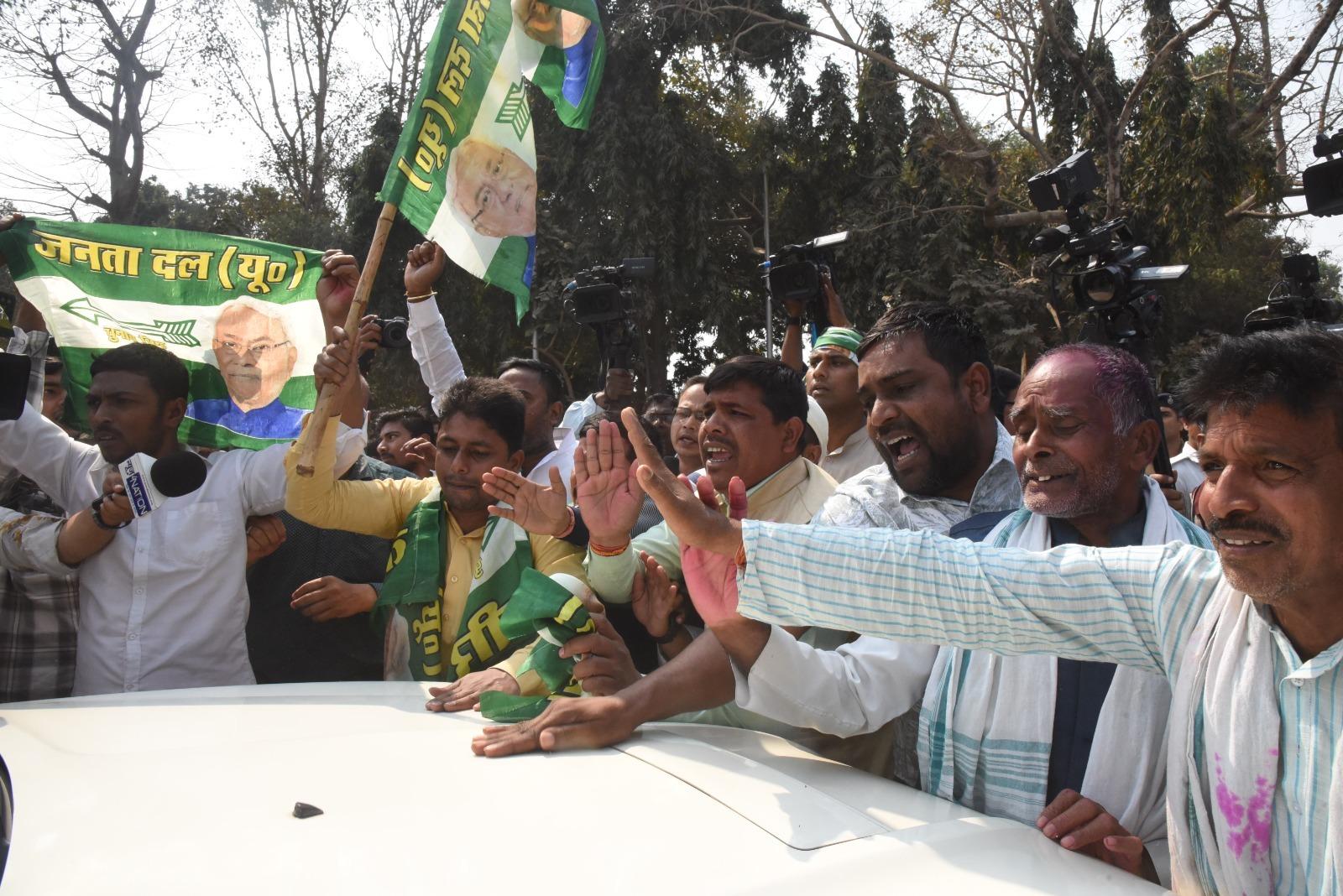 Nitish Kumar announces Rajya Sabha candidacy; JD(U) workers protest outside CM's residence