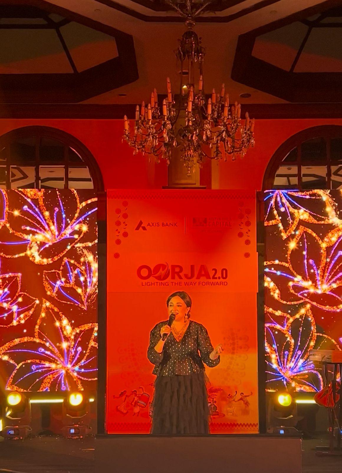 Monali Thakur pays tribute to Dharmendra with a heartfelt rendition of 'Aap Ki Nazron Ne Samjha’