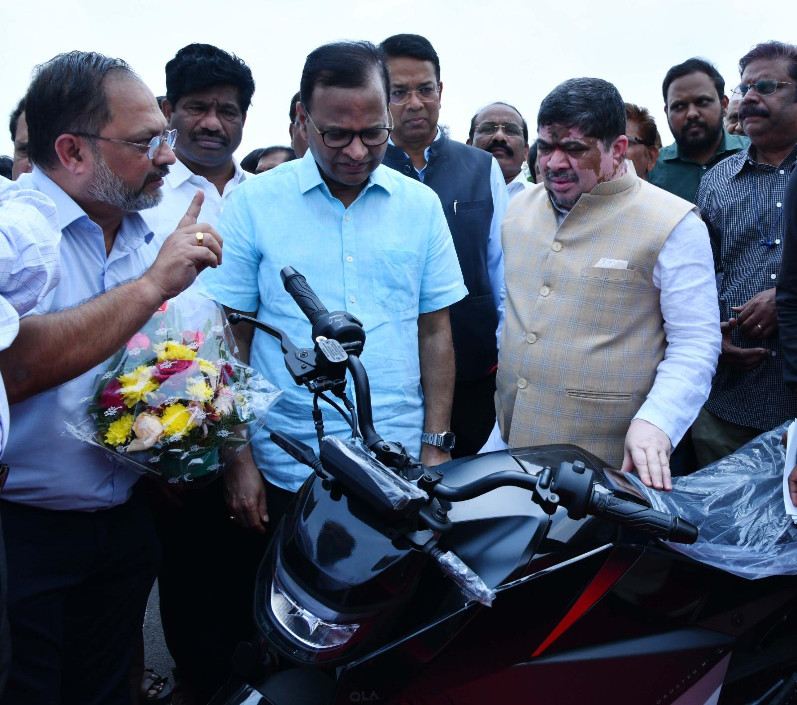 Government employees in Telangana to get 20 pc discount on EVs