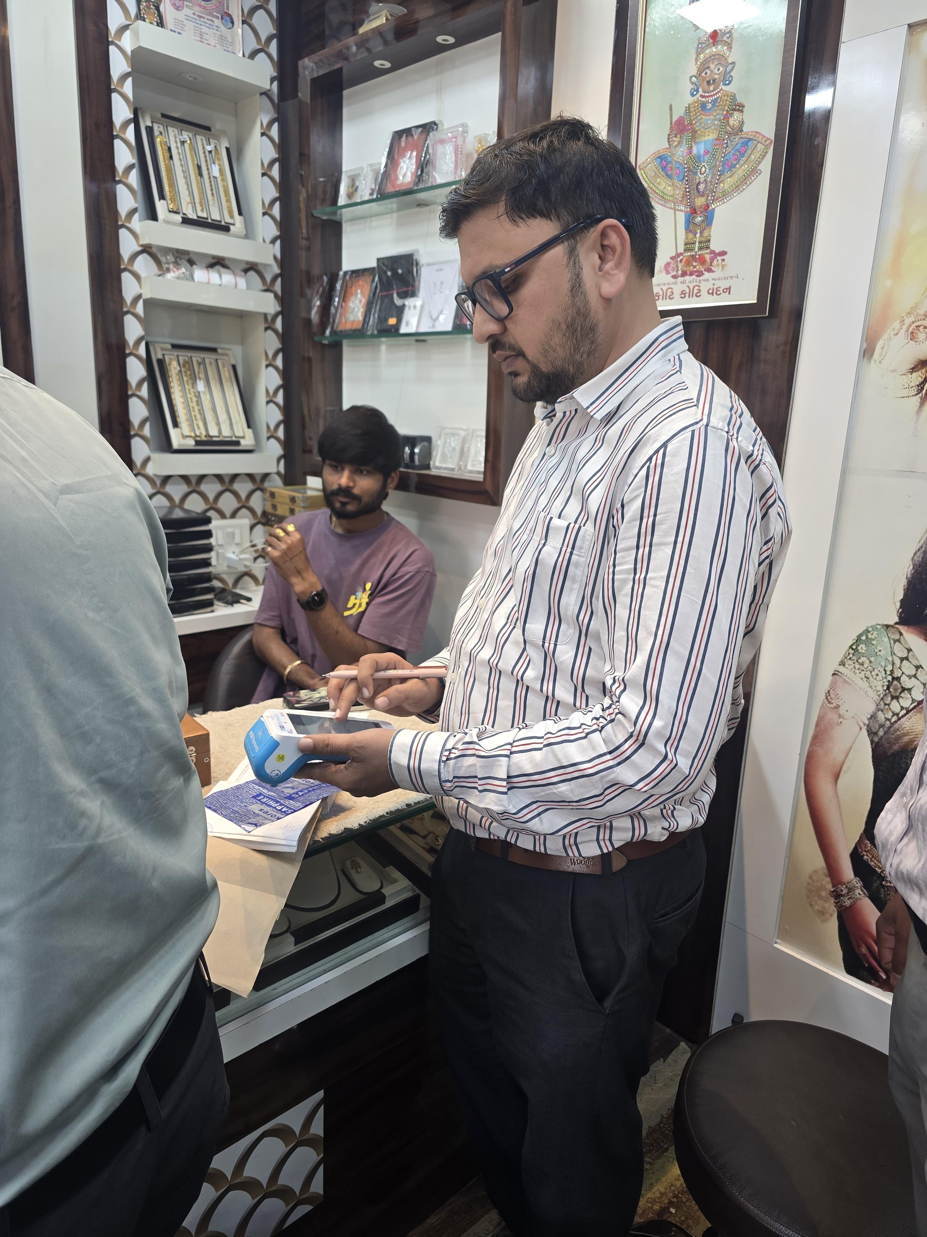 Surprise checks at gold-silver shops in Gujarat; 253 cases of irregularities found