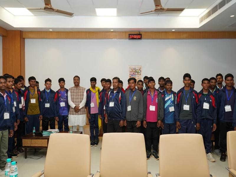 78 surrendered Maoists from Sukma witness Chhattisgarh Assembly proceedings