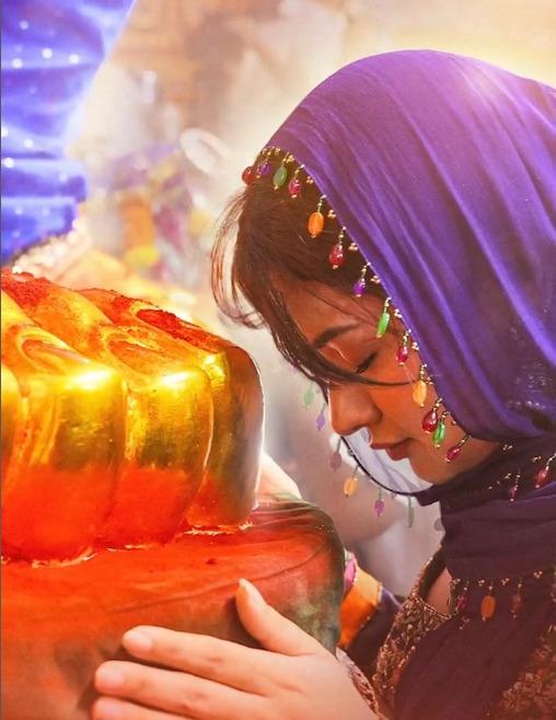 Avneet Kaur visits Lal Baugcha Raja: Feeling so blessed