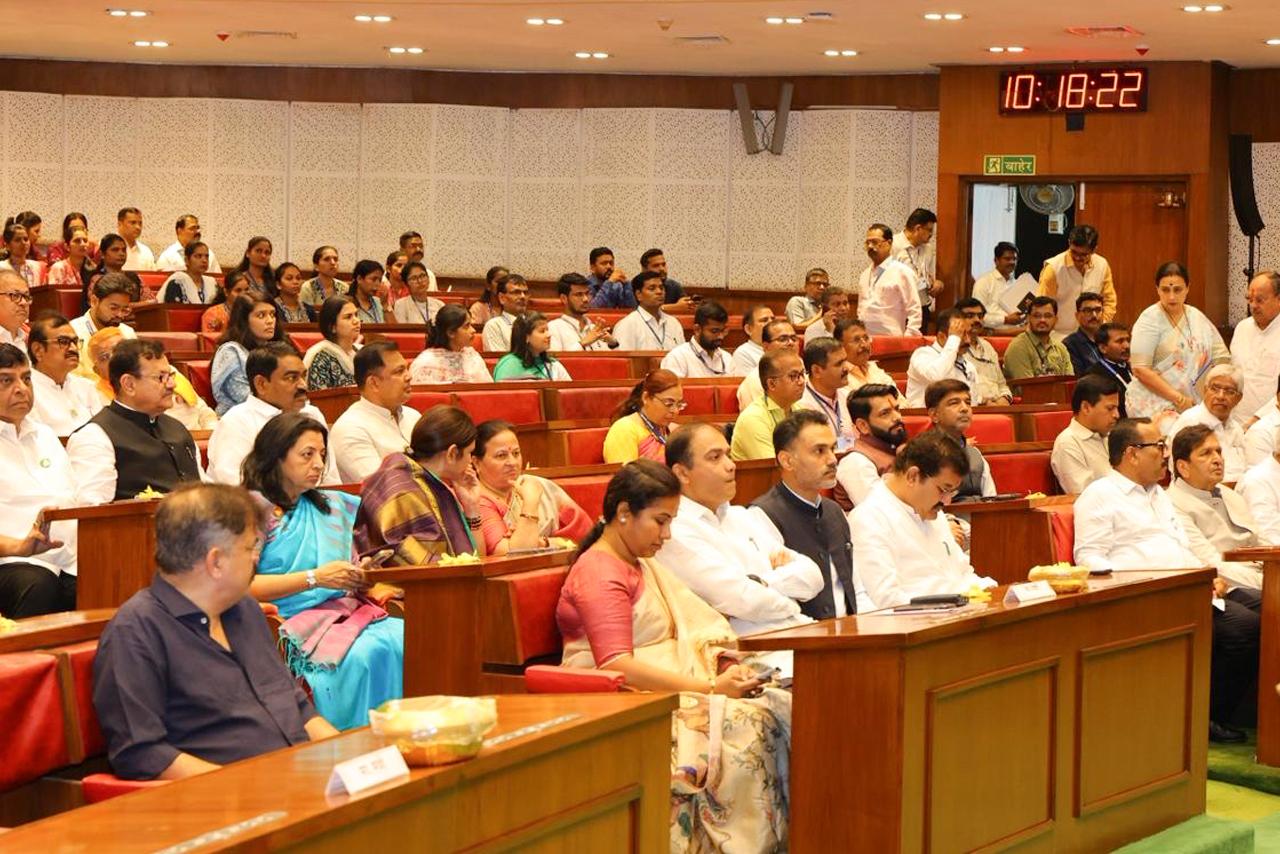 Maha Assembly Assurance Committee expresses concern over bureaucratic apathy