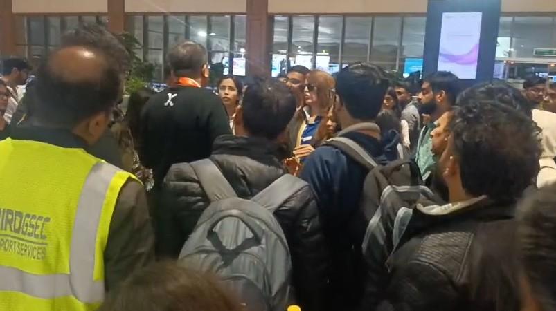 Dense fog disrupts flights across India, passengers face delays and diversions