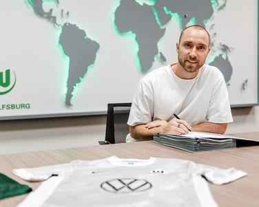 Wolfsburg signs Eriksen on free transfer