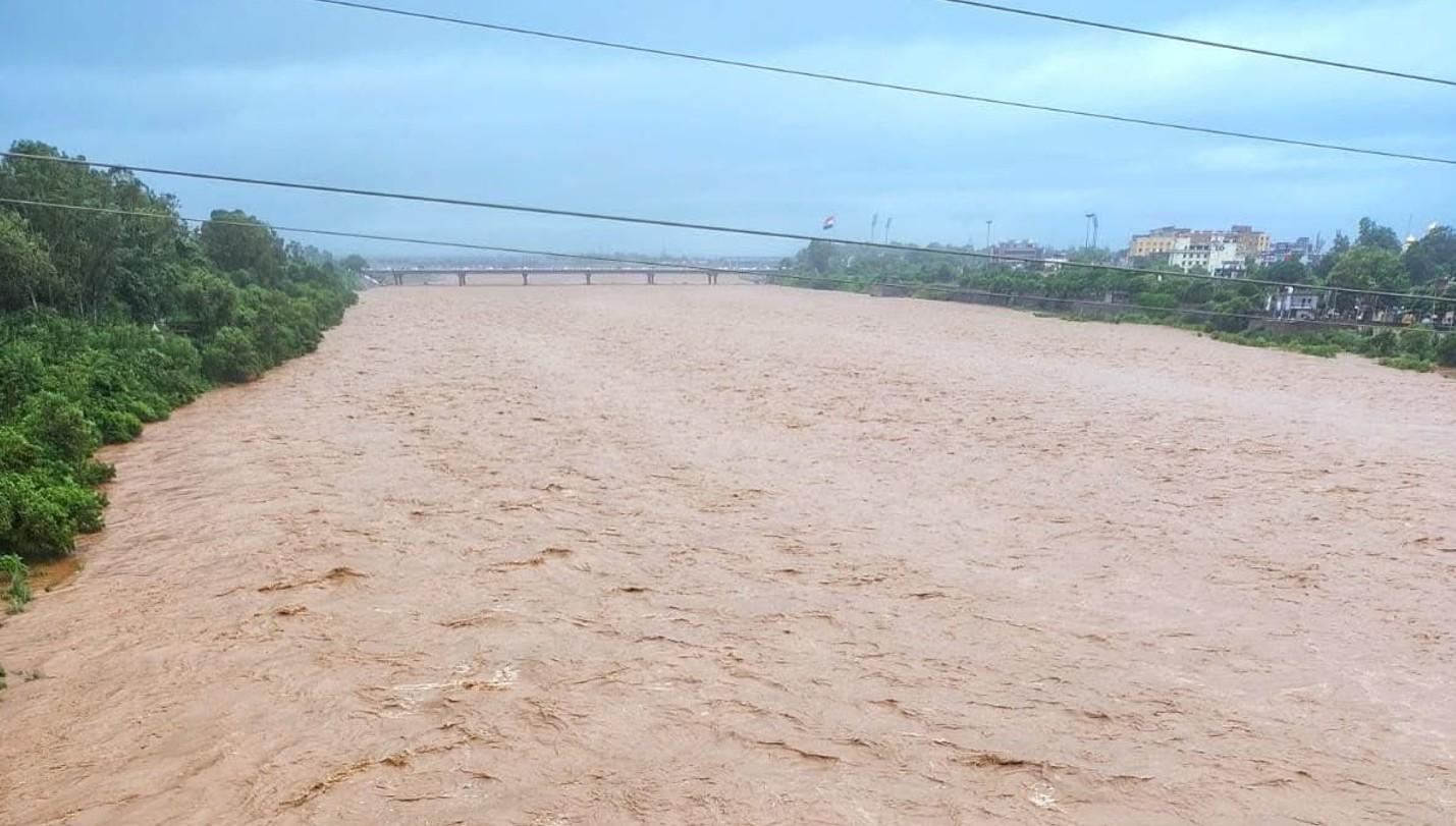 Flood situation alarming in J&K, rivers cross danger mark