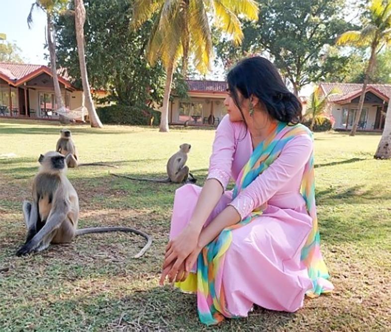 Adah Sharma marks Navratri with a heartwarming gesture towards monkeys