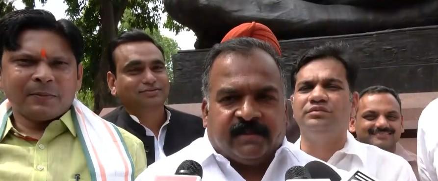 Cong MPs thank party leadership, LS Speaker after suspension revoked; flag 'Oppn discrimination'