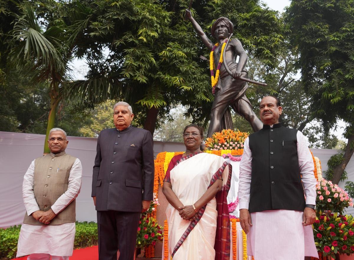 President Murmu and others