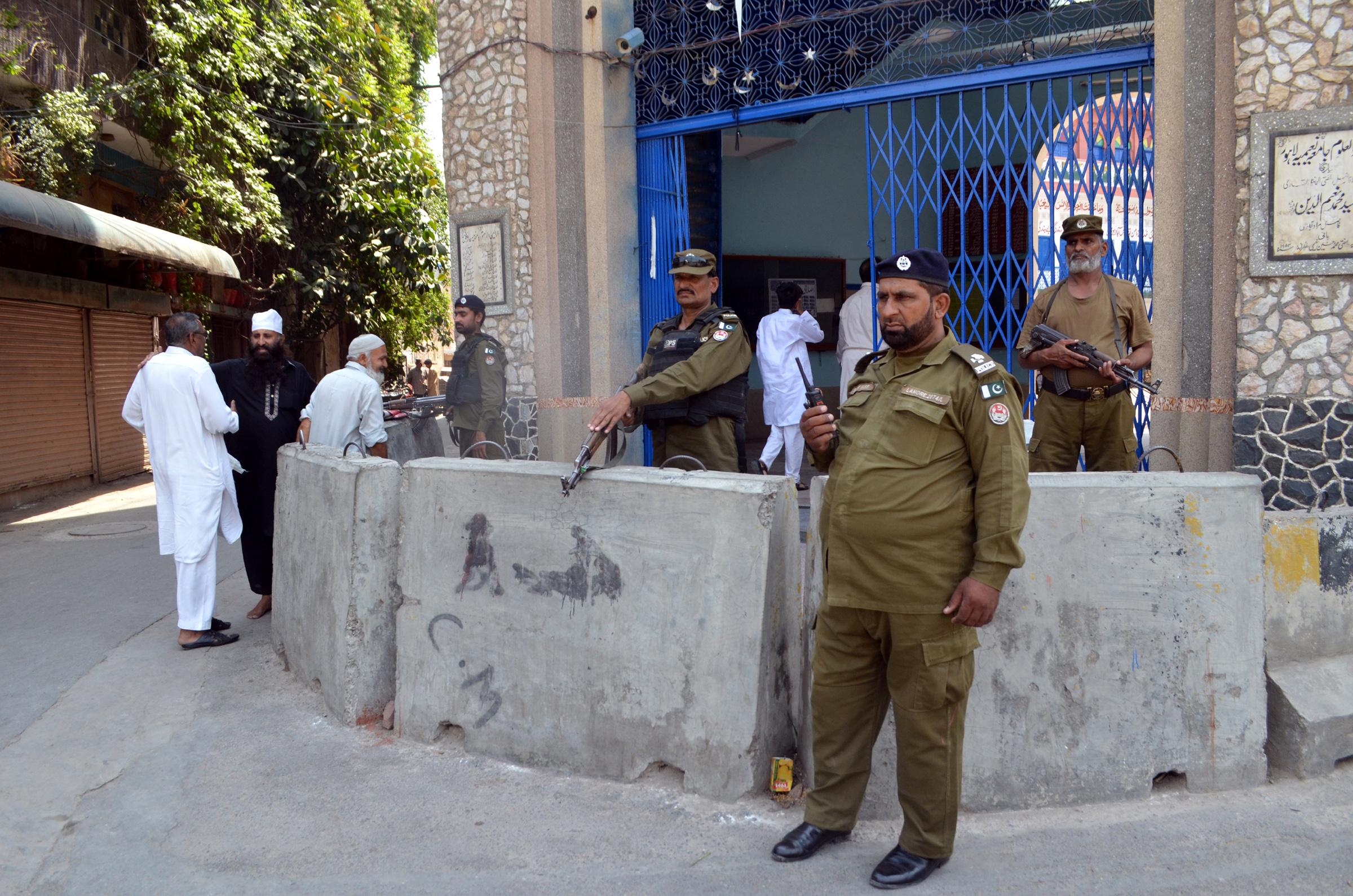 Pakistan: FIA arrests former Elite force personnel for human trafficking