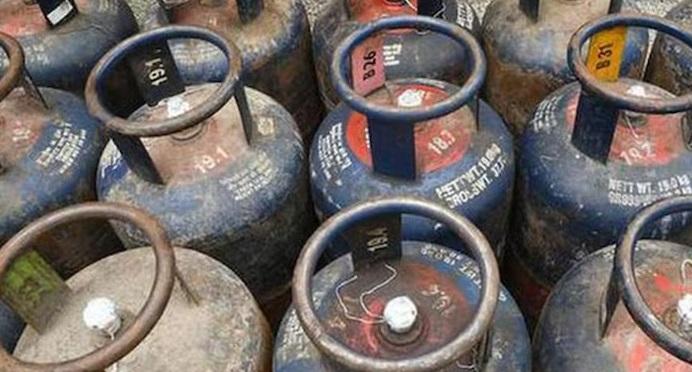 Centre offers additional 10 pc commercial LPG to states and UTs