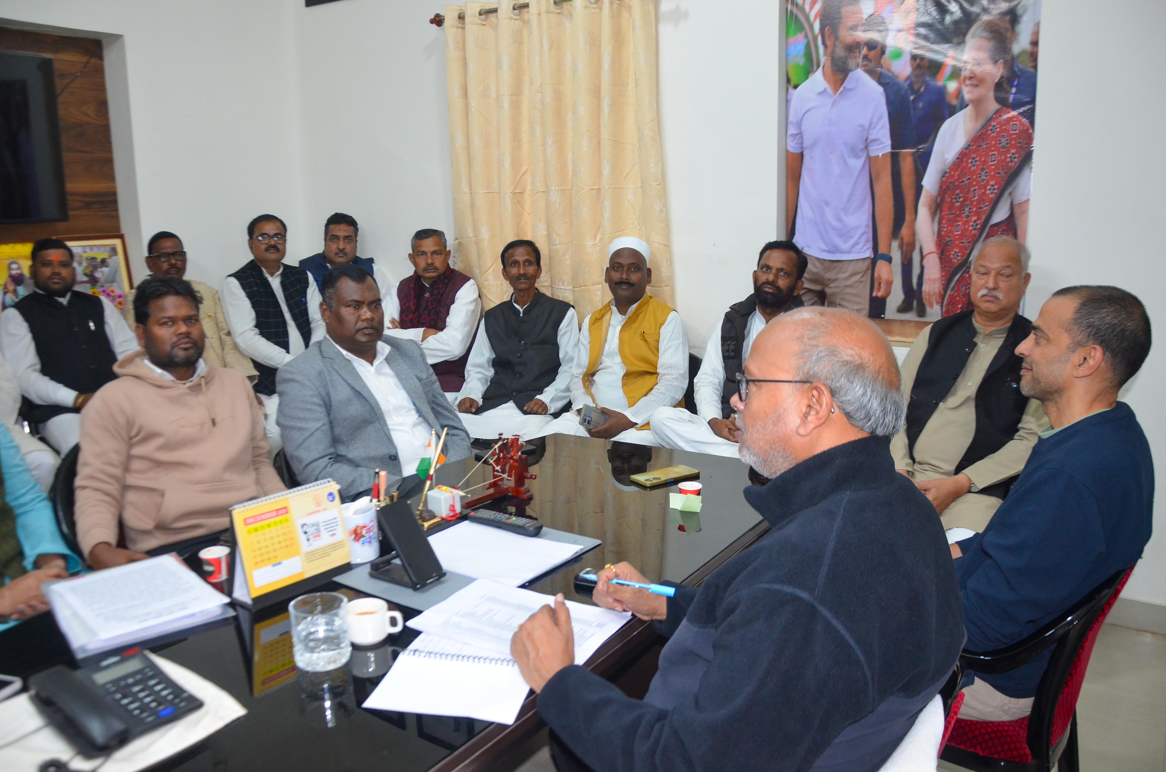 Congress workers slam leadership in first review meeting after debacle in Bihar polls