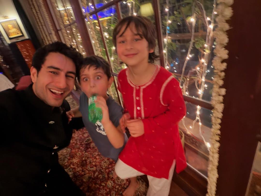 Ibrahim Ali Khan says 'Teeno bhai teeno tabahi' as he poses with kid brothers Taimur & Jeh