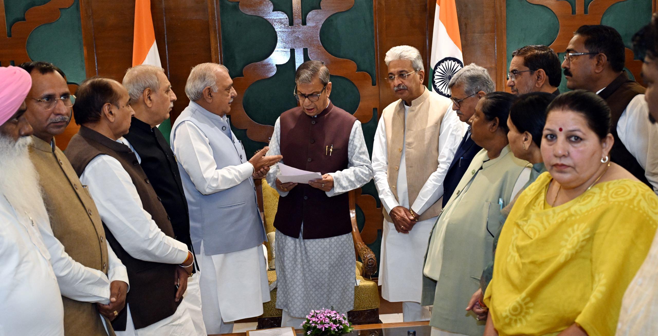 Haryana Congress leaders call on Governor, demand relief for crop loss