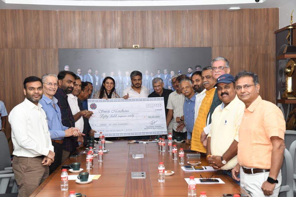Maharashtra Cricket Association felicitates Smriti Mandhana with Rs 50 lakh award
