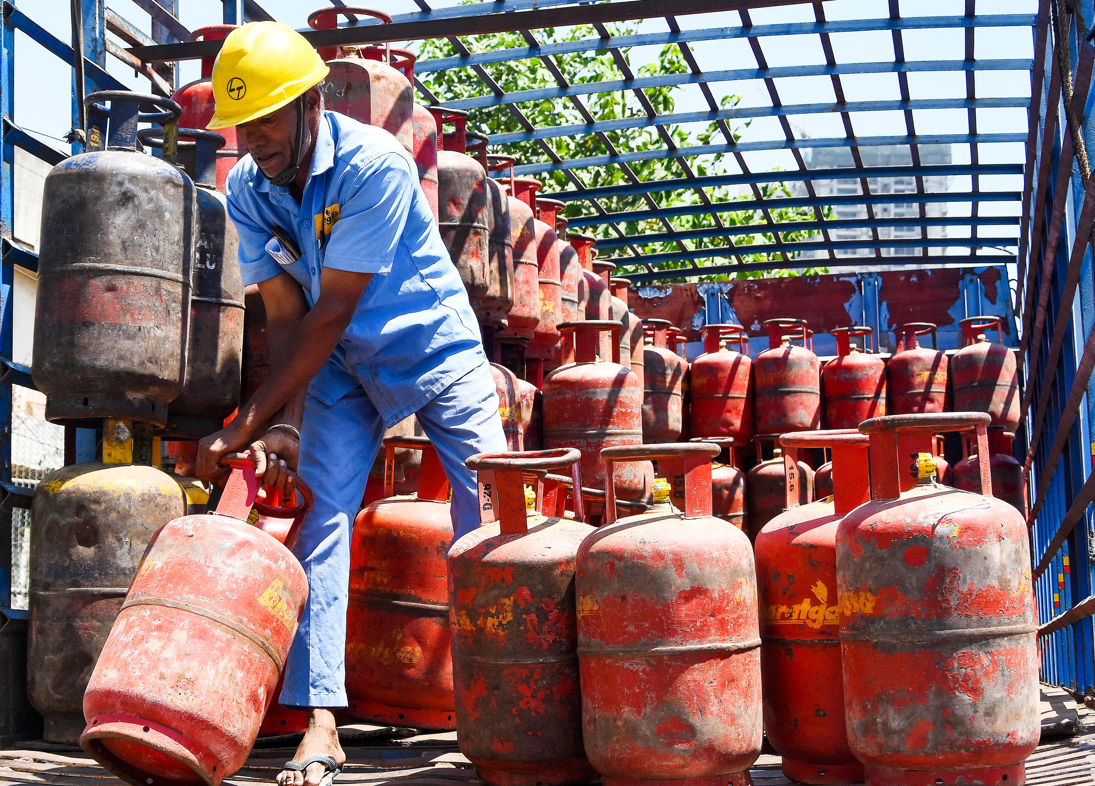 Commercial LPG cylinder distribution resumes, no retail shortage: Govt official