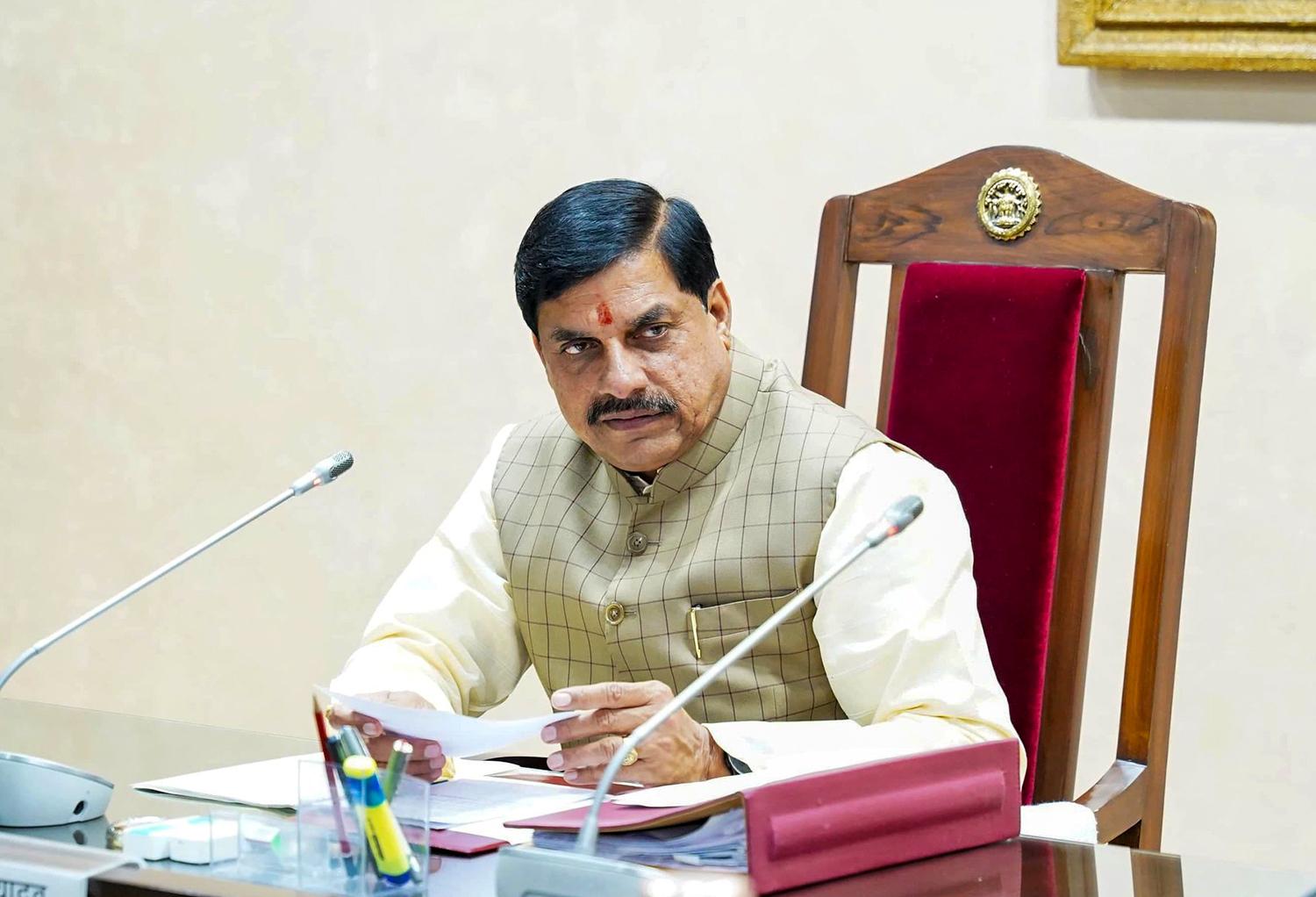 MP CM to transfer Rs 300 crore for 1.32 lakh farmers under 'Bhavantar scheme' on Nov 13