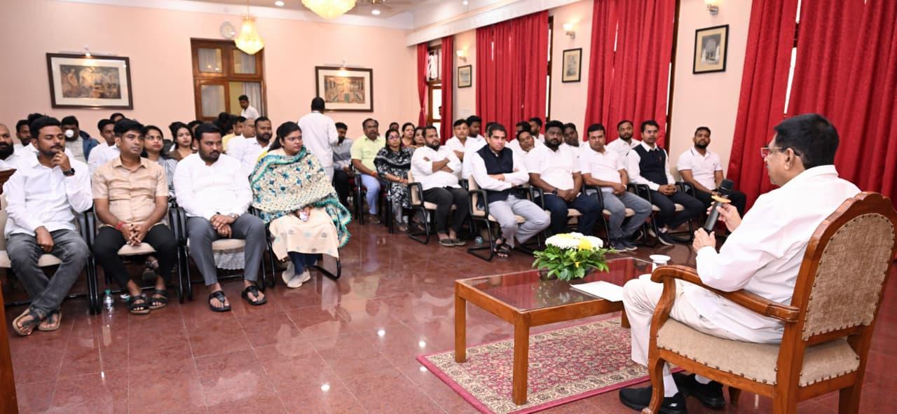 BJD submits memorandum to Guv over unfilled VC posts, administrative ‘paralysis’